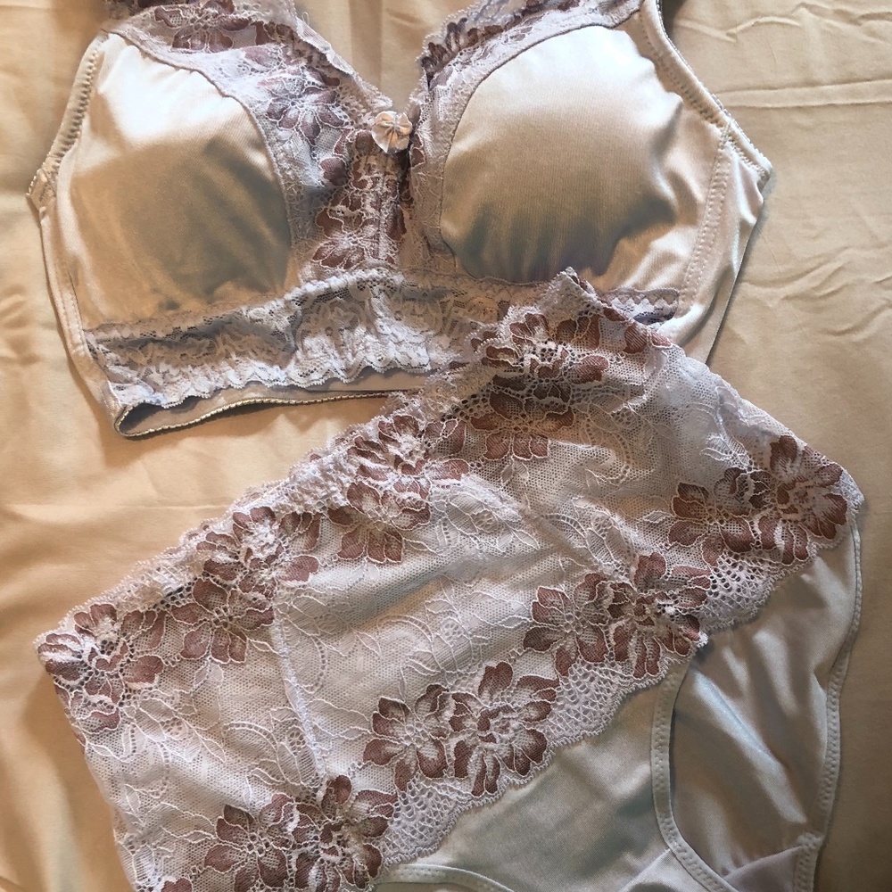 Rhonda Shear Pin up Bra and Panty Set Size M